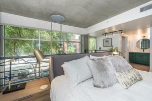 King Size Luxury Loft Petco-Park-Downtown SD