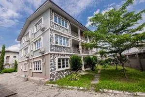 Kuti Apartments - Aro