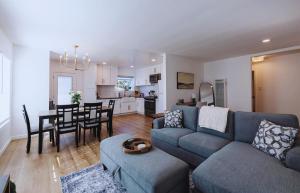 Cozy Modern 3 Bed 1 Bath Home - Pet Friendly!