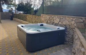 2 Bedroom Cozy Apartment In Rukavac