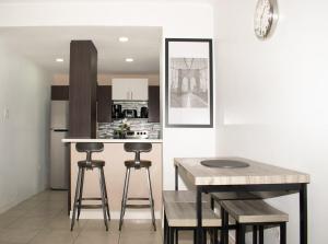 The Soul of Kingston Chic 2BR Condo with Pool and GYM