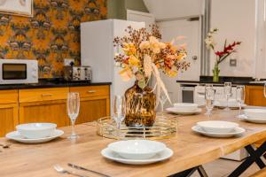 Stunning 5 Bed Home in Kemptown with Patio Space