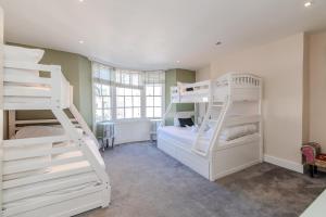 Stunning 5 Bed Home in Kemptown with Patio Space