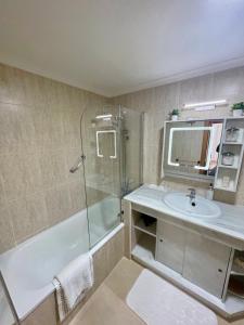 Modern 2 bedroom apartment 5mins from golf course