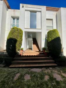 Modern 2 bedroom apartment 5mins from golf course