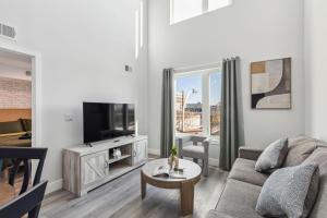 Stay at Luna on 800 Callowhill