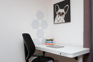 Willkommen im Taros Home - Deluxe Apartment, der Wohlfühl Oase mit Balkon, HiFi Music, Coffee, 3 Betten und Homeoffice Platz