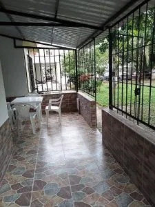 BONITA Y CÓMODA CASA DE 3 HABITACIONES EN cONJUNTO - Bavaria