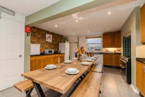 Charles Street Retreat l Blissful Stay for Unforgettable Memories