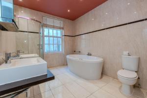 Charles Street Retreat l Blissful Stay for Unforgettable Memories