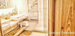 Chalets Vue imprenable et jacuzzi 4 Etoiles : photos des chambres