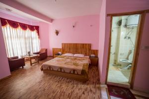 Hotel Satkar Residency - Riverside Old Manali
