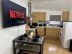 Stylish Old Trafford 2BR Apartment, FREE Parking, Near Stadium & City Centre