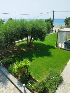 Beachfront Eva's House - Loutrá Elevtherón
