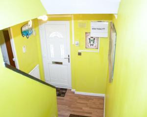 Simlar Luxury Stay, Parking, Wi-Fi, Basketball Court