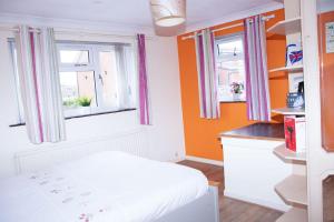 Simlar Luxury Stay, Parking, Wi-Fi, Basketball Court