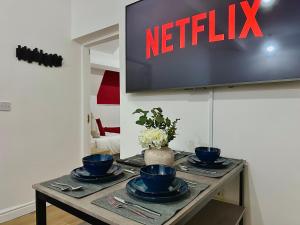 Stylish Old Trafford 2BR Apartment, FREE Parking, Near Stadium & City Centre