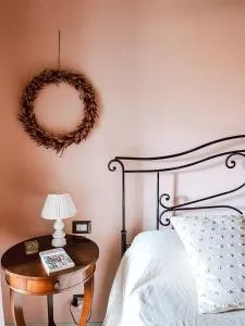 La casa nel castello e il giardino segreto - Suvereto