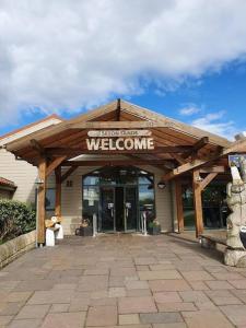 Exclusive Gold 3 Bed Luxury Caravan