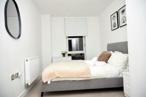 Manc Stays Central Manchester with Balcony