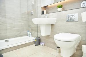 Manc Stays Central Manchester with Balcony