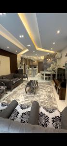 شقه في كمباوبند بقلب الدائري بالفرش والأجهزه