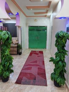 شقة مريحة وهادئه غرفتين وصالة شخصين مع أطفال الرايس