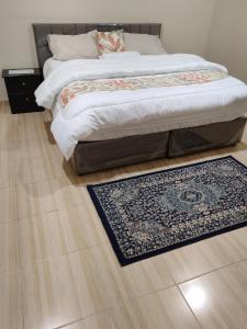 شقة مريحة وهادئه غرفتين وصالة شخصين مع أطفال الرايس