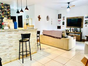 CASA COM SPA DE HIDRO, AQUECEDOR E CROMOTERAPIA A 1,0 kM DO CENTRO