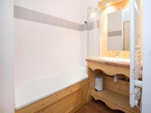 Appartements Apartment in Orelle near Ski Lift & Sauna : photos des chambres