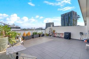 Central 4BR Duplex Apt with Terrace in Ultimo