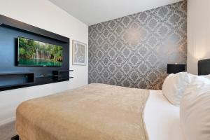 7435 OAKMOSS LOOP DAVENPORT 5BED