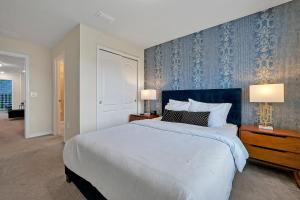 7435 OAKMOSS LOOP DAVENPORT 5BED