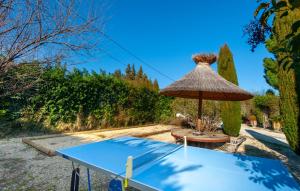 Maisons de vacances Cozy Home In Graveson With Wifi : photos des chambres