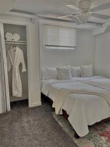 1920s Inspired Stay-coffee Bar- Cozy-local