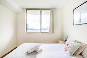 Bright & Spacious Apartment with Private Balcony