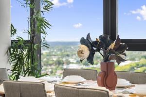 High-Rise 3-Bed Apartment with Premium Amenities