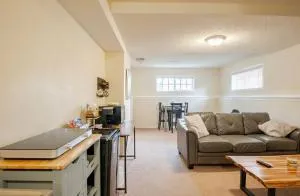 Cozy Basement Near RiverPathways - Shepard