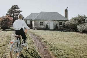 Simplistic Luxury Cottage, Ross