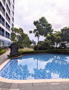 Charming Comfort 1BR at Air Residences Makati with wifi & netflix