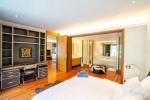 Suite of Naithon beachfront apartment