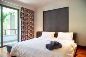 Suite of Naithon beachfront apartment