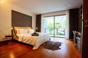 Suite of Naithon beachfront apartment