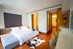 Suite of Naithon beachfront apartment