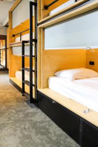 Mixed Capsule   room in The Capsule Hotel