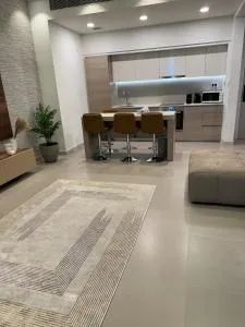 Mall connected Luxury 2 bedrooms Aprt, WIFI & more - Rayyā