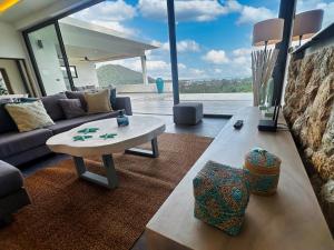 VILLA CHLOE - SEAVIEW - 4 Bedrooms