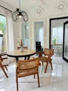 Aesthetic Villa Central Canggu With an Office