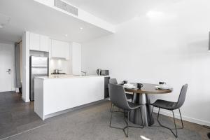 Convenient City Living Modern Apt in Chatswood