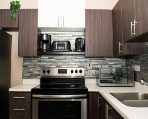 The Soul of Kingston Chic 2BR Condo with Pool and GYM